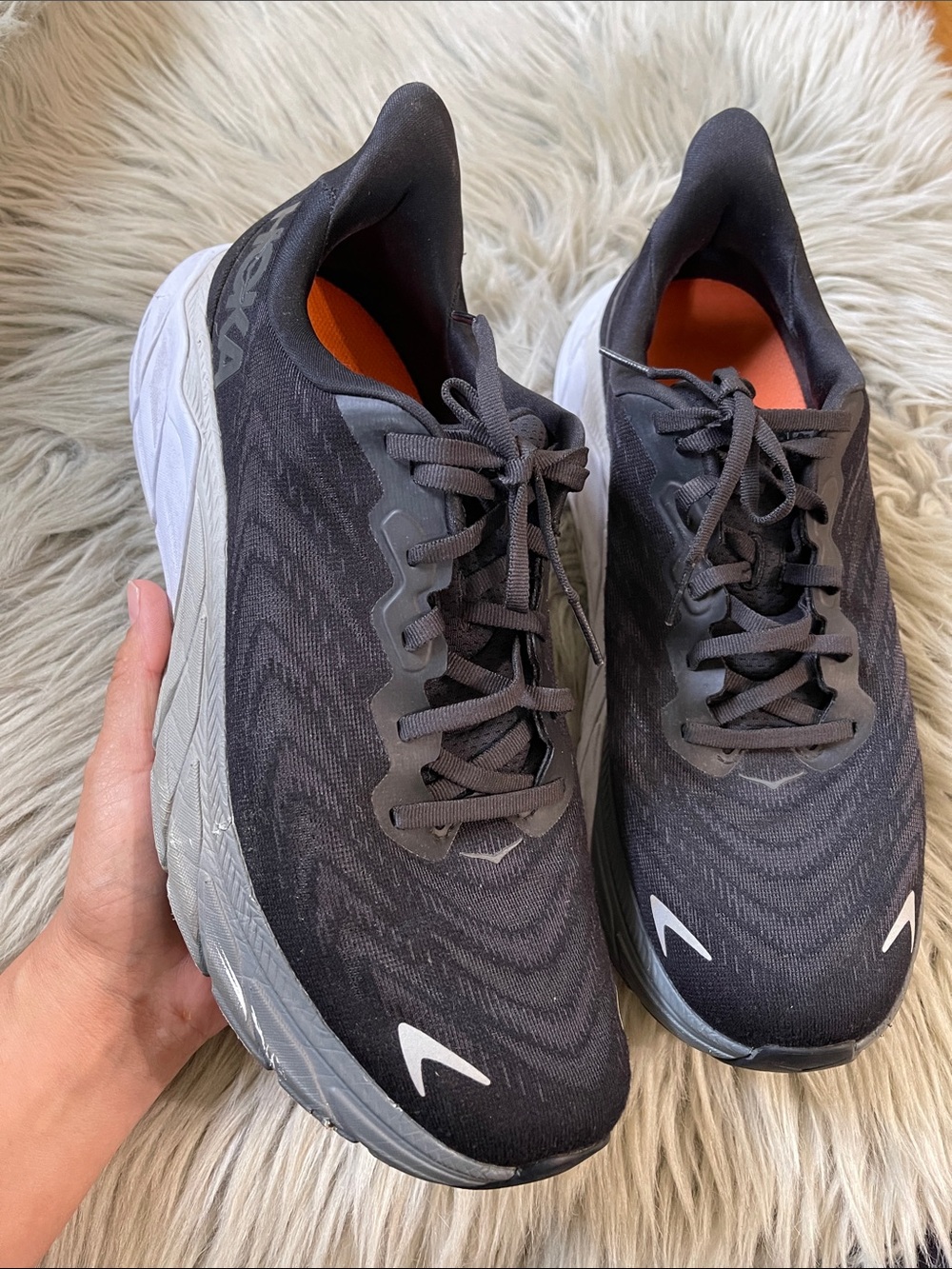 Hoka Arahi 6 shoes